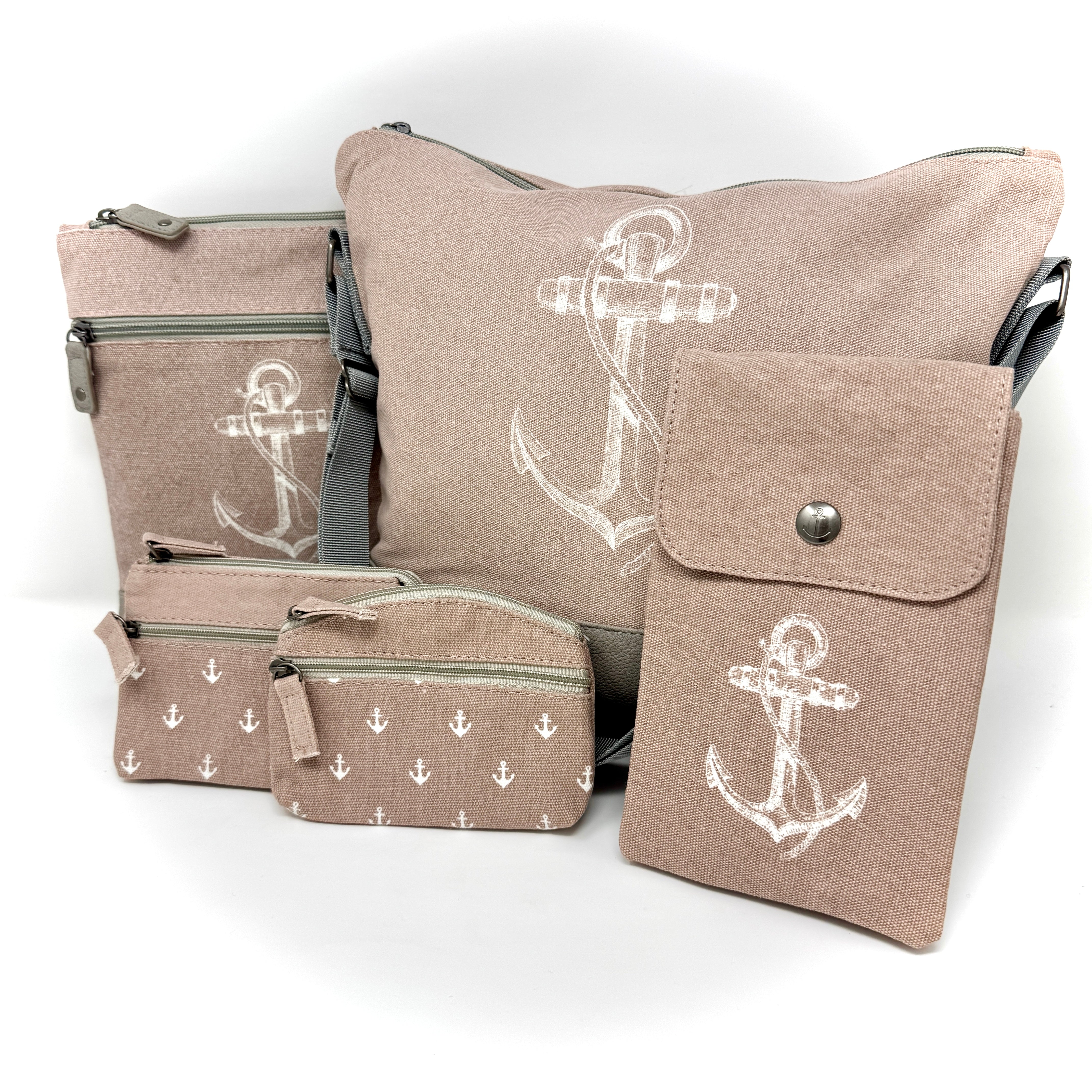 Handgemachte Patchwork Nautiktasche Anker mit maritimen Mustern, Schulterriemen, aus Baumwolle & Canvas – kompakt, robust & wasserabweisend.